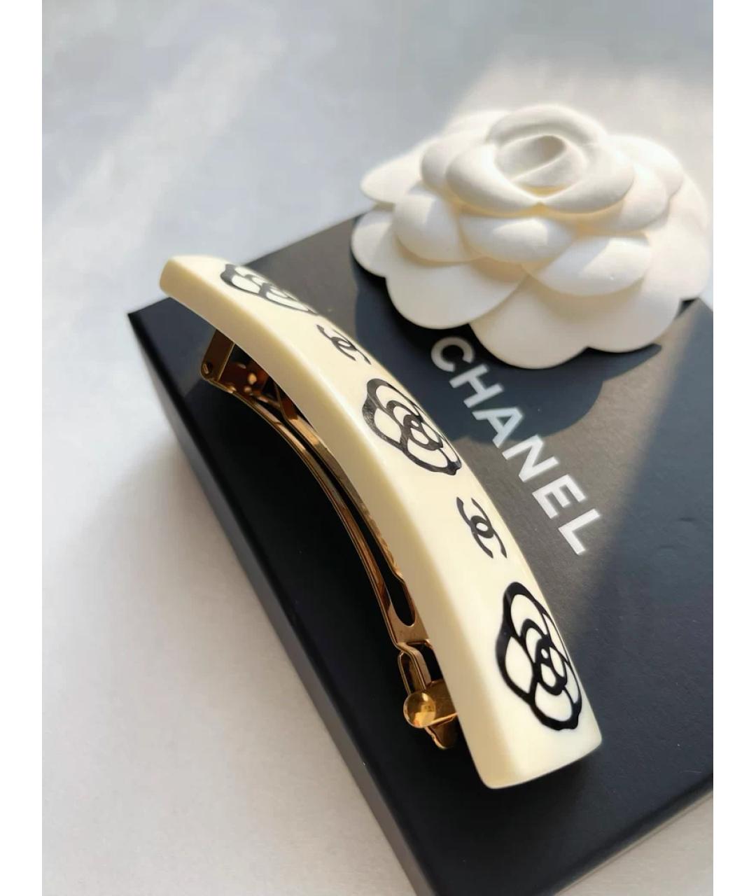 CHANEL Белая пластиковая булавка / брошь, фото 3
