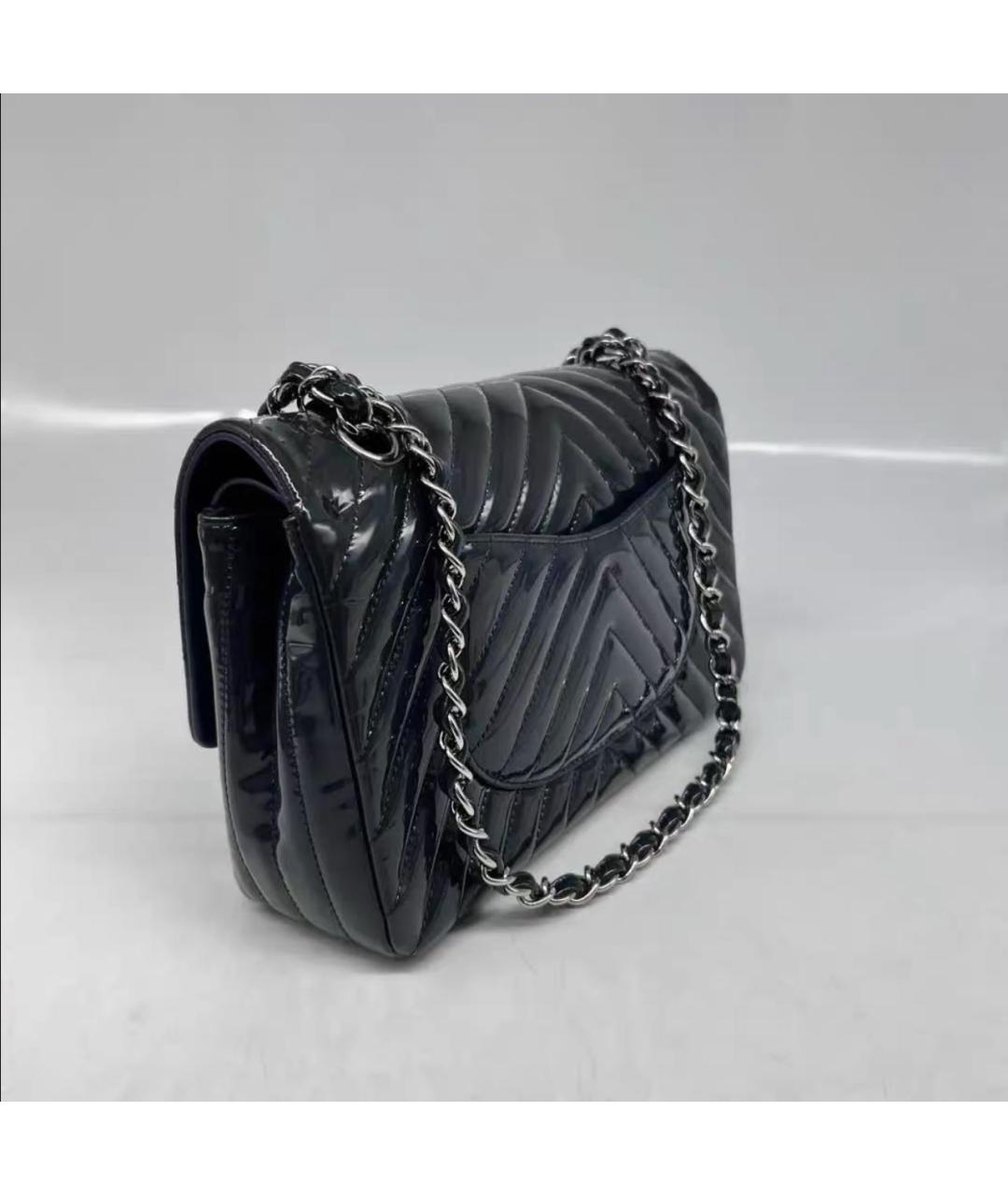 CHANEL Черная сумка через плечо из лакированной кожи, фото 4