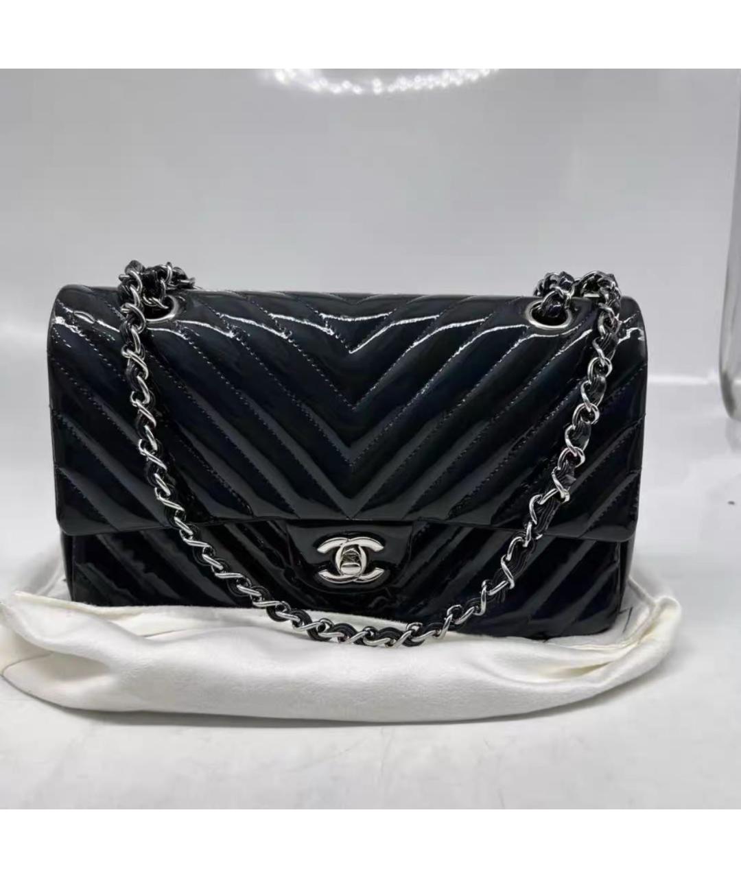 CHANEL Черная сумка через плечо из лакированной кожи, фото 8