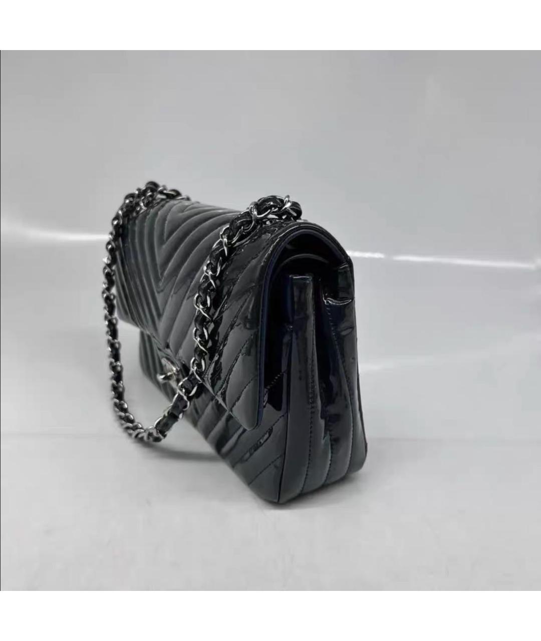 CHANEL Черная сумка через плечо из лакированной кожи, фото 3