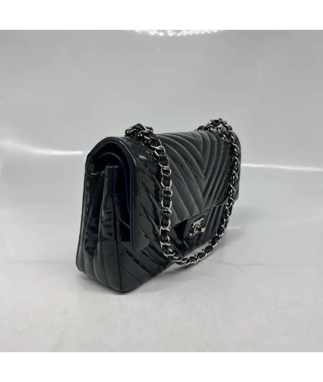 CHANEL Черная сумка через плечо из лакированной кожи, фото 2