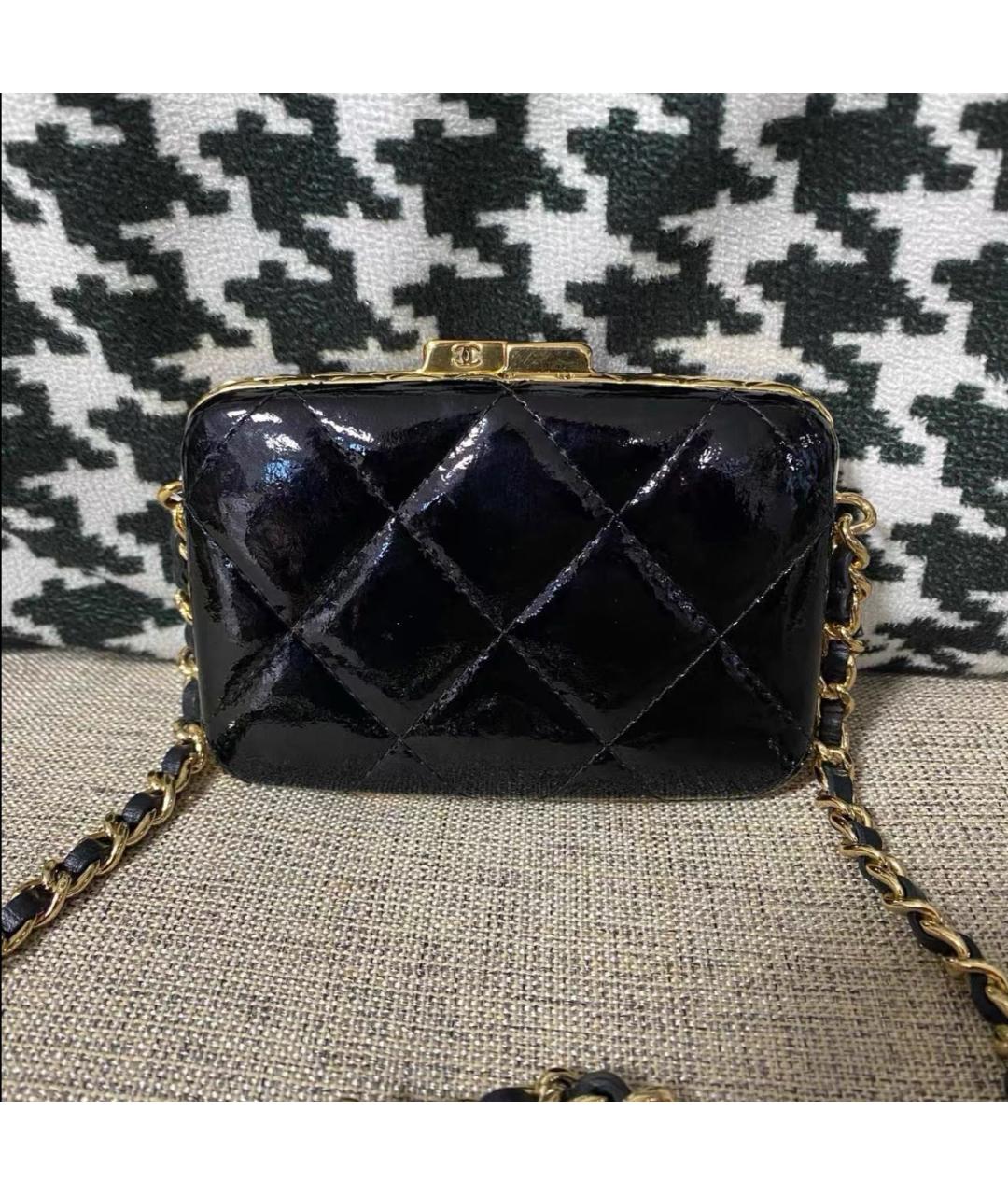 CHANEL Черная сумка через плечо из лакированной кожи, фото 2