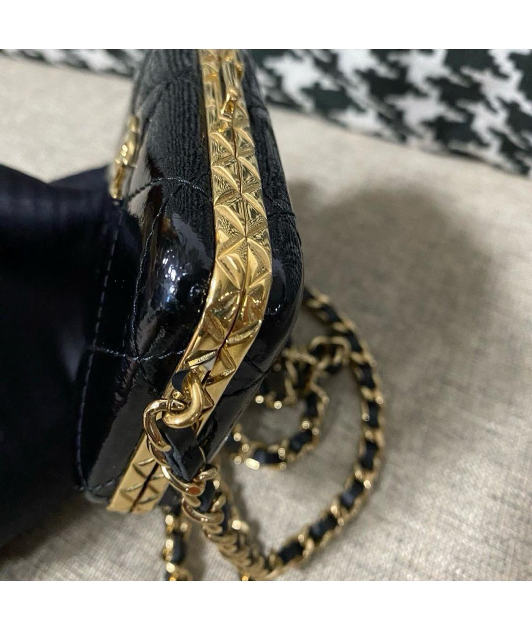 CHANEL Черная сумка через плечо из лакированной кожи, фото 6
