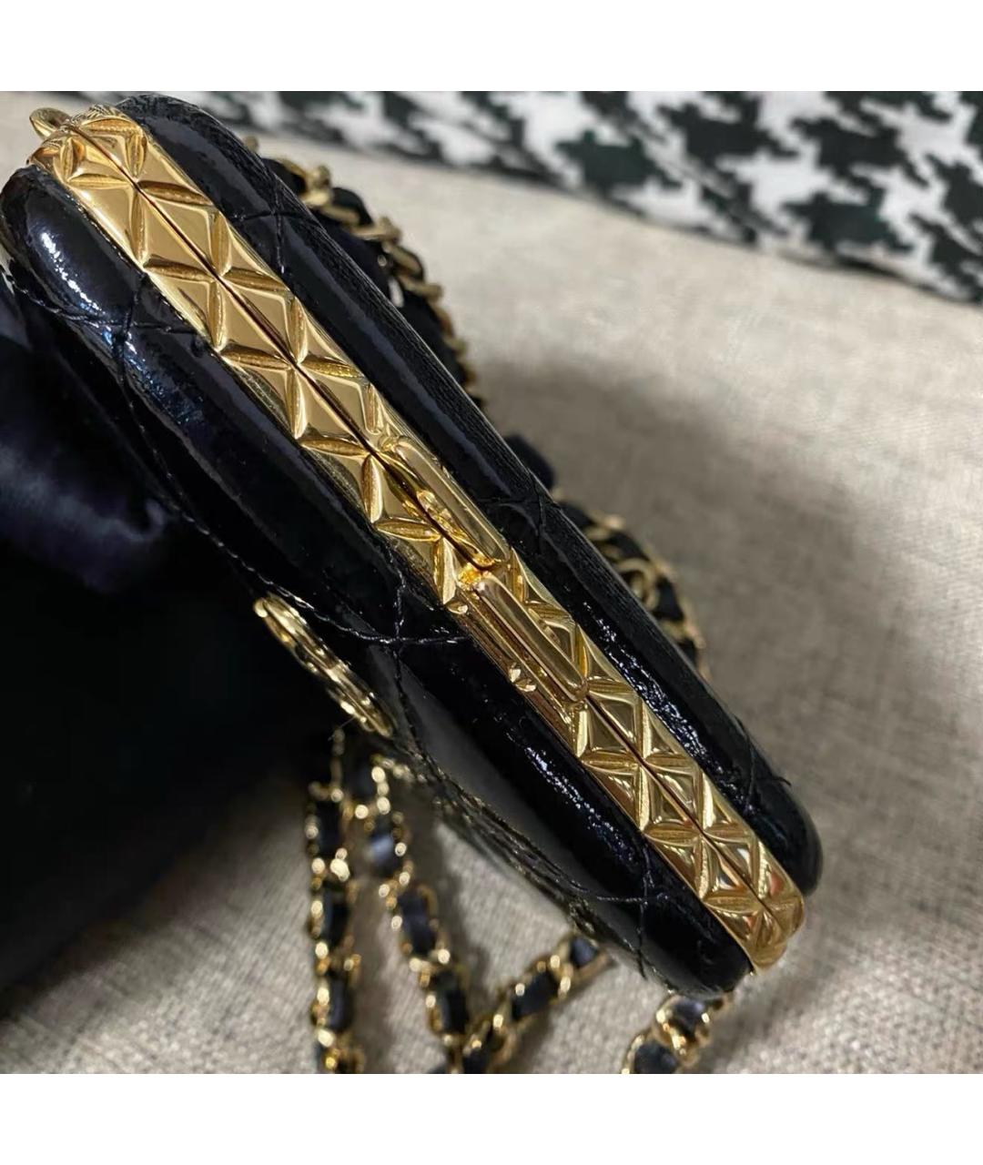 CHANEL Черная сумка через плечо из лакированной кожи, фото 7