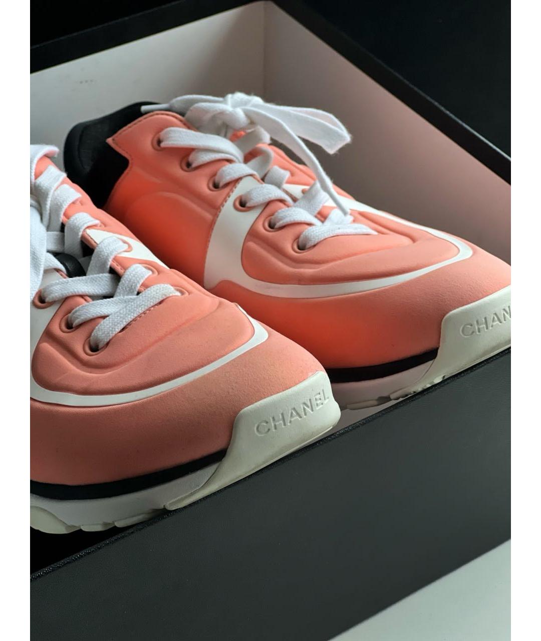 CHANEL Коралловые текстильные кроссовки, фото 5
