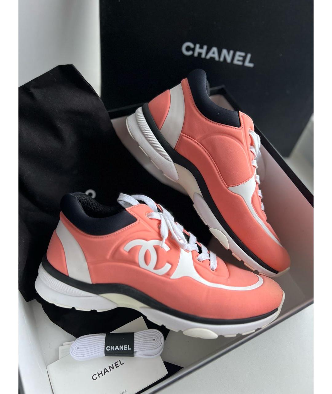 CHANEL Коралловые текстильные кроссовки, фото 3