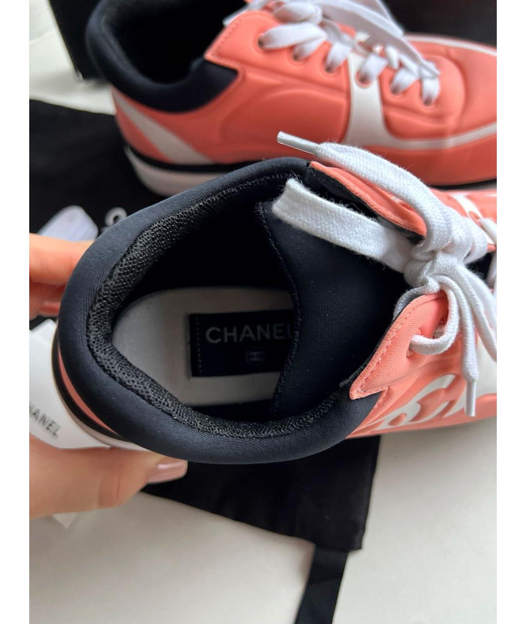 CHANEL Коралловые текстильные кроссовки, фото 6