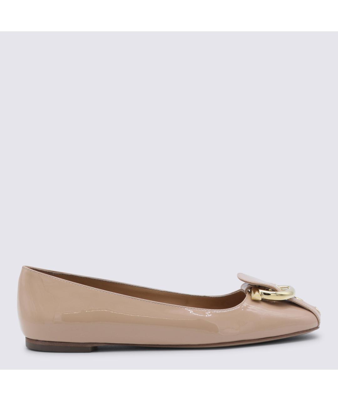 FERRAGAMO Бежевые балетки из лакированной кожи, фото 5