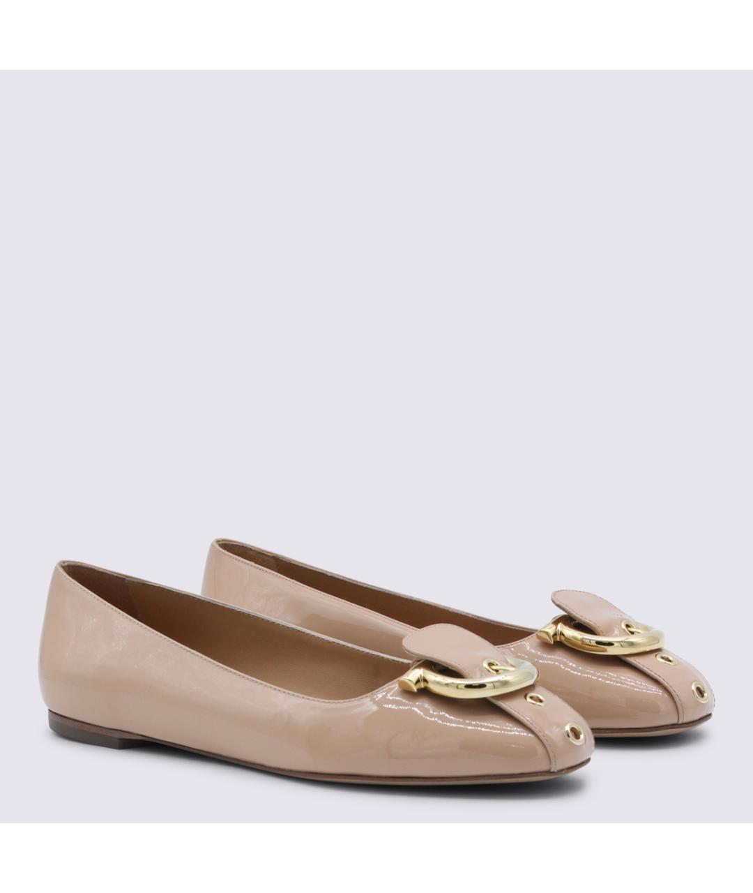 FERRAGAMO Бежевые балетки из лакированной кожи, фото 2