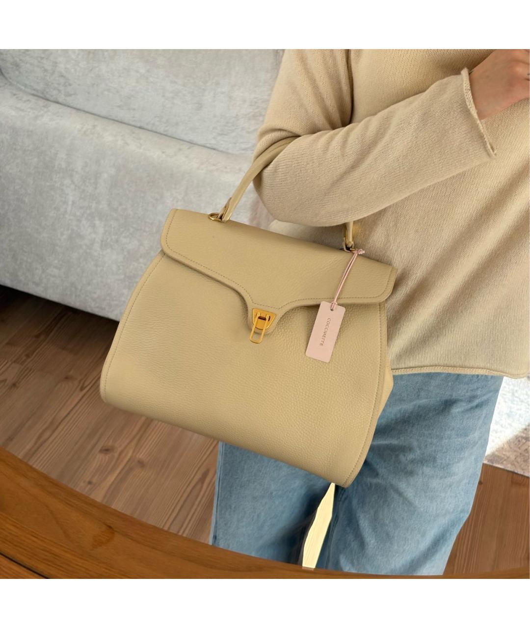 COCCINELLE Бежевая кожаная сумка с короткими ручками, фото 3