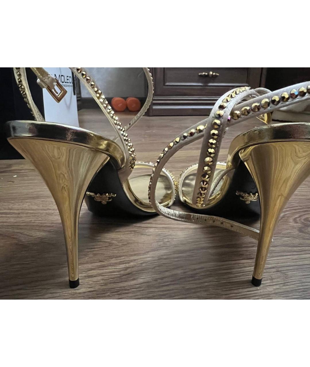 PRADA Золотые босоножки из лакированной кожи, фото 4