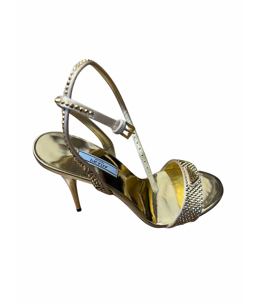 PRADA Золотые босоножки из лакированной кожи, фото 1