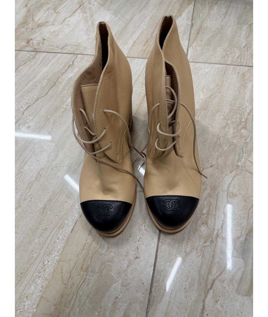 CHANEL Бежевые кожаные ботильоны, фото 2