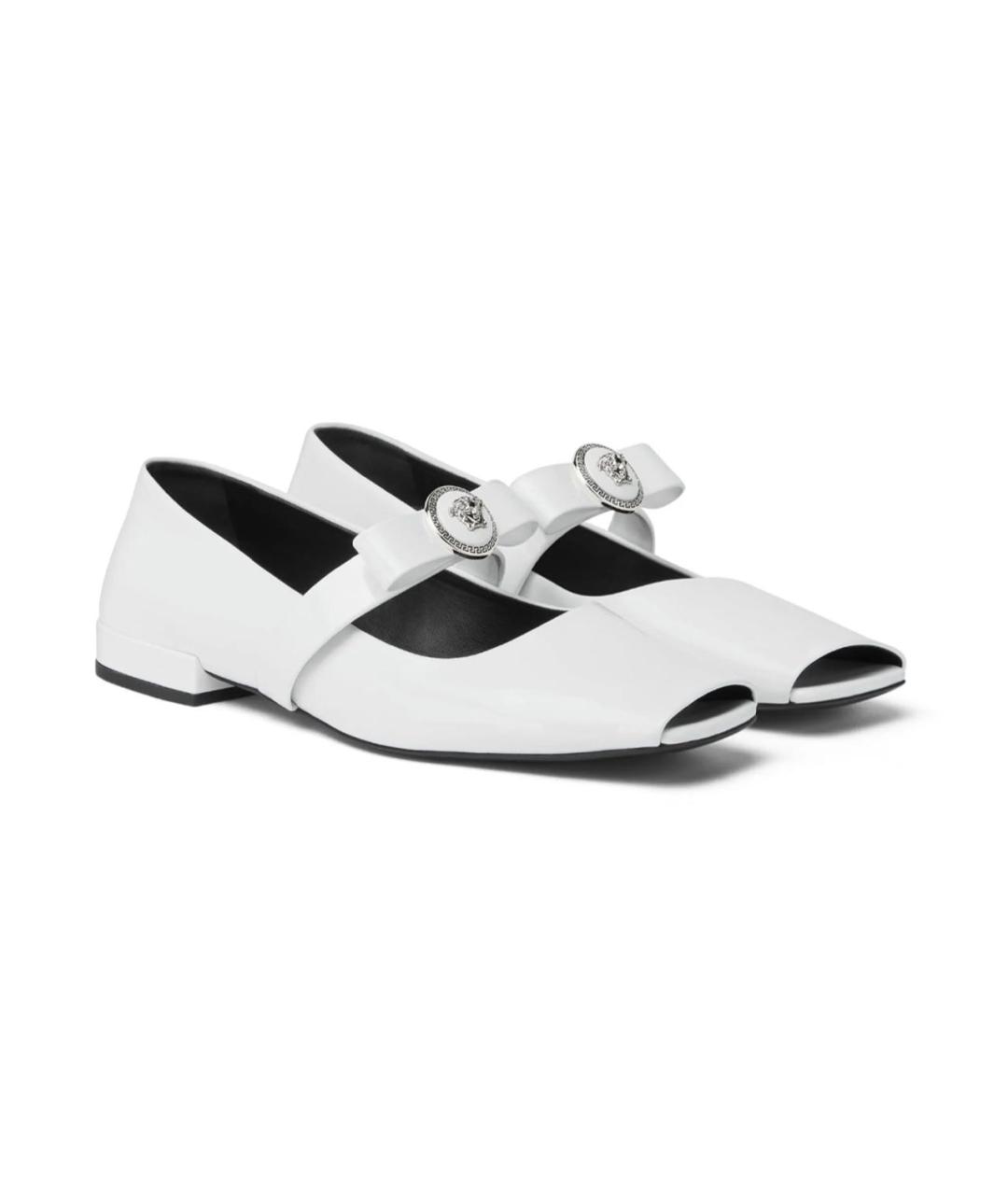 VERSACE Белые балетки из лакированной кожи, фото 2