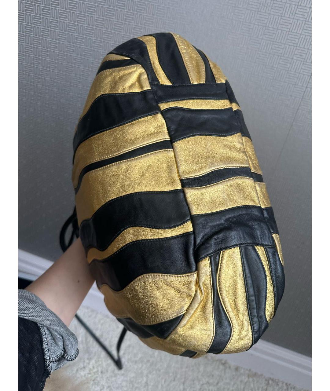 PRADA Золотая кожаная сумка с короткими ручками, фото 3