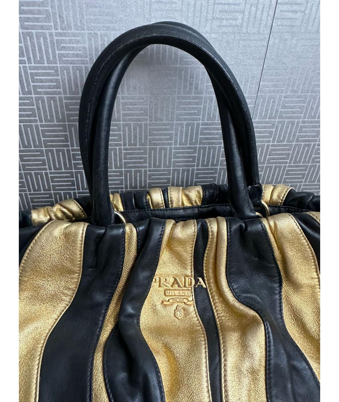 PRADA Золотая кожаная сумка с короткими ручками, фото 4