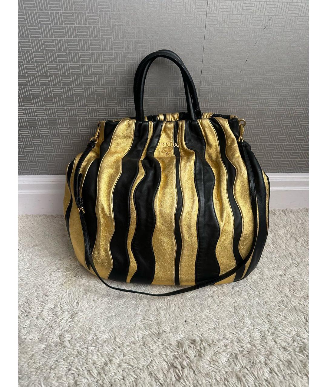 PRADA Золотая кожаная сумка с короткими ручками, фото 6