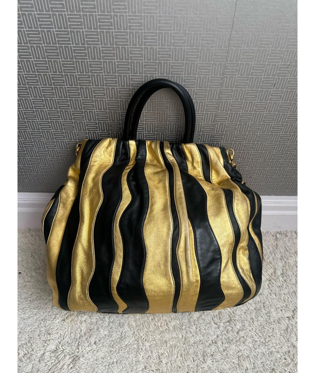 PRADA Золотая кожаная сумка с короткими ручками, фото 2