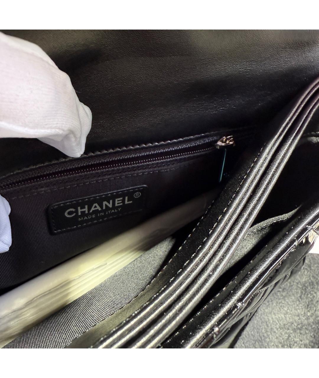 CHANEL Черная сумка через плечо из лакированной кожи, фото 7