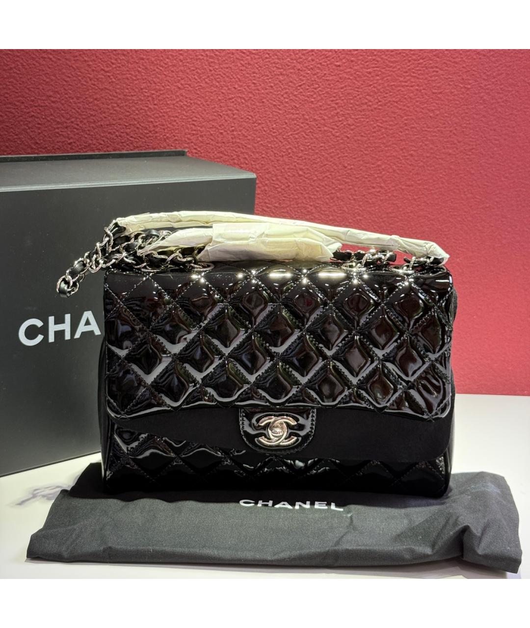 CHANEL Черная сумка через плечо из лакированной кожи, фото 9