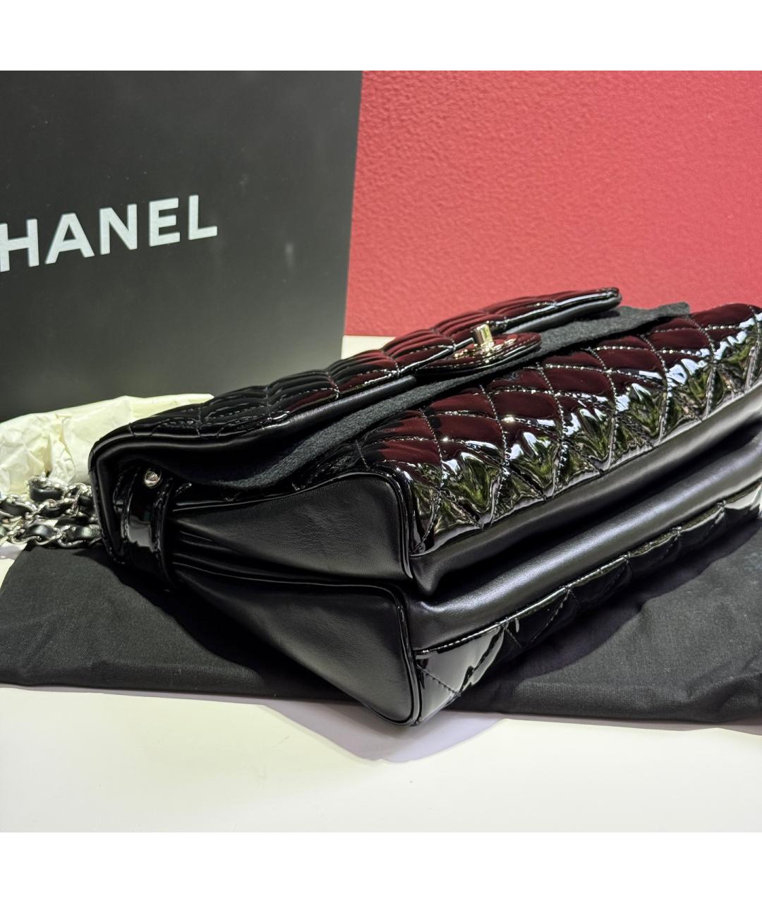 CHANEL Черная сумка через плечо из лакированной кожи, фото 5