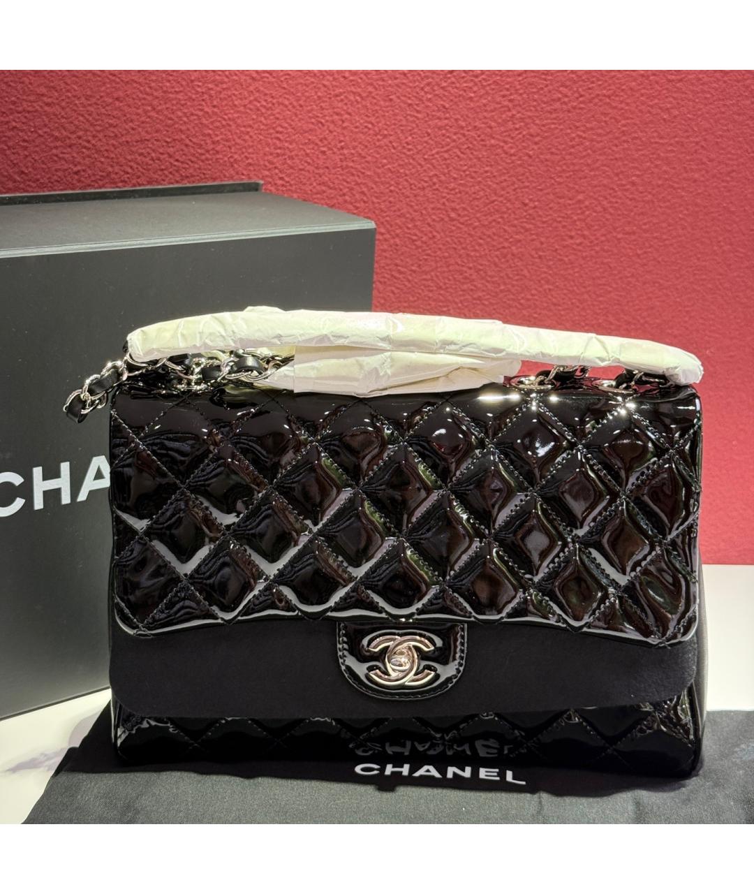 CHANEL Черная сумка через плечо из лакированной кожи, фото 2