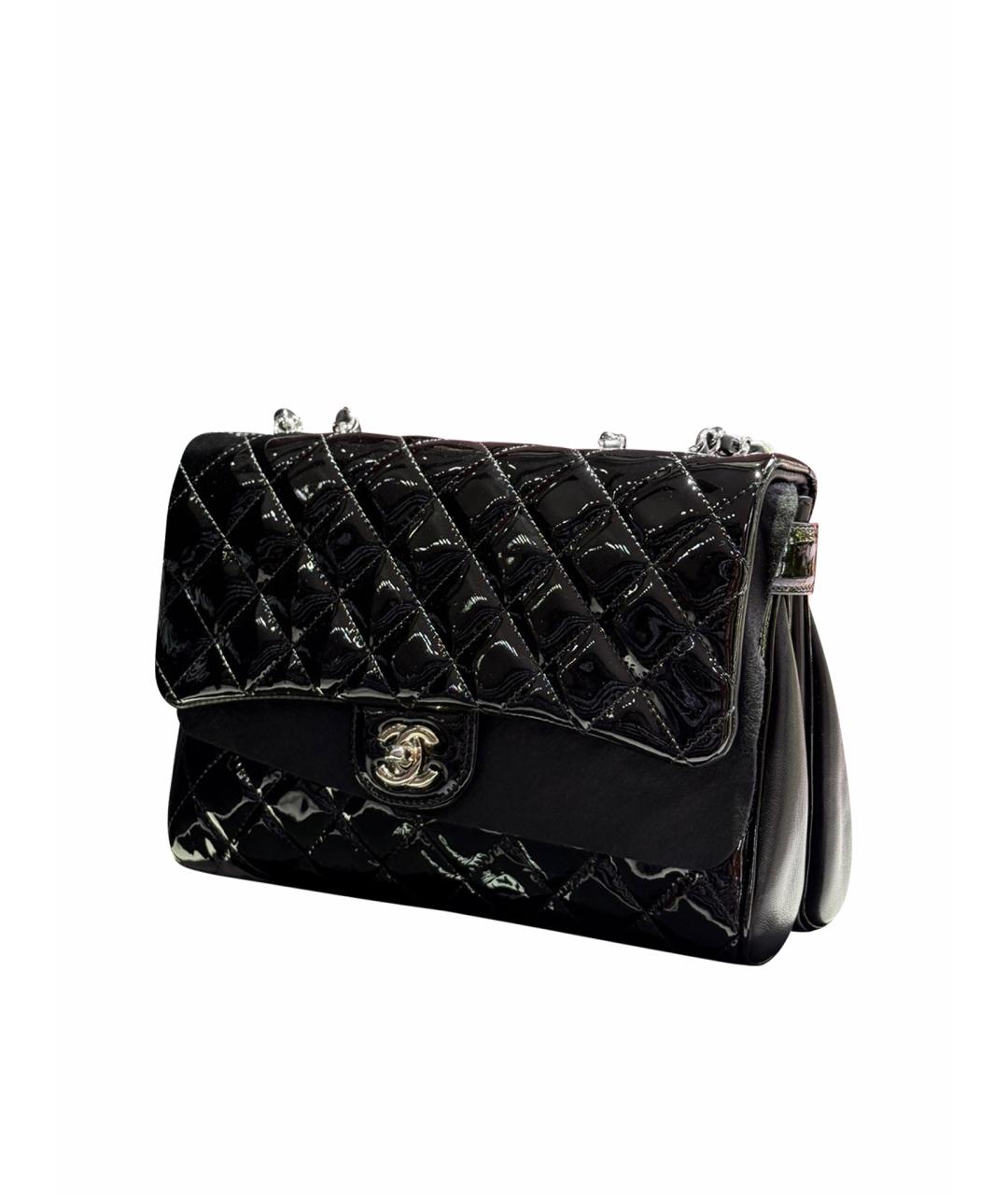 CHANEL Черная сумка через плечо из лакированной кожи, фото 1