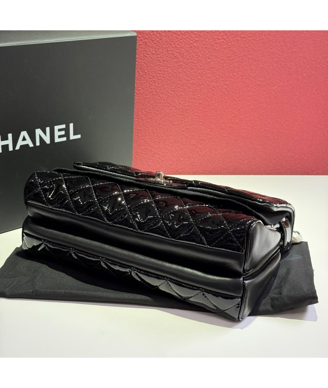CHANEL Черная сумка через плечо из лакированной кожи, фото 8