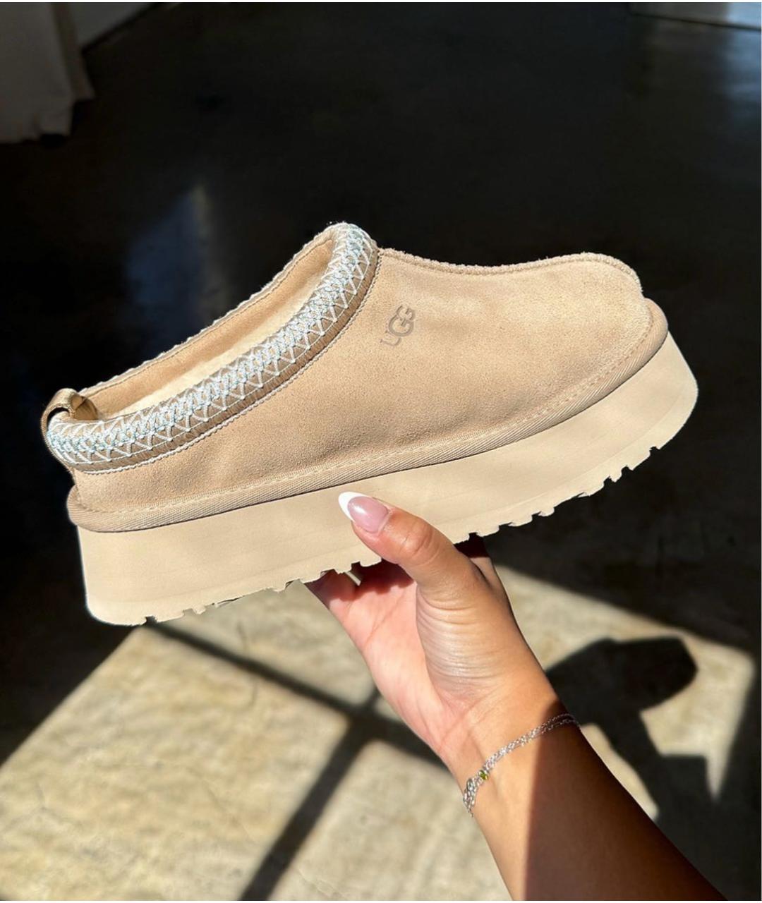 UGG AUSTRALIA Бежевые замшевые сабо, фото 2