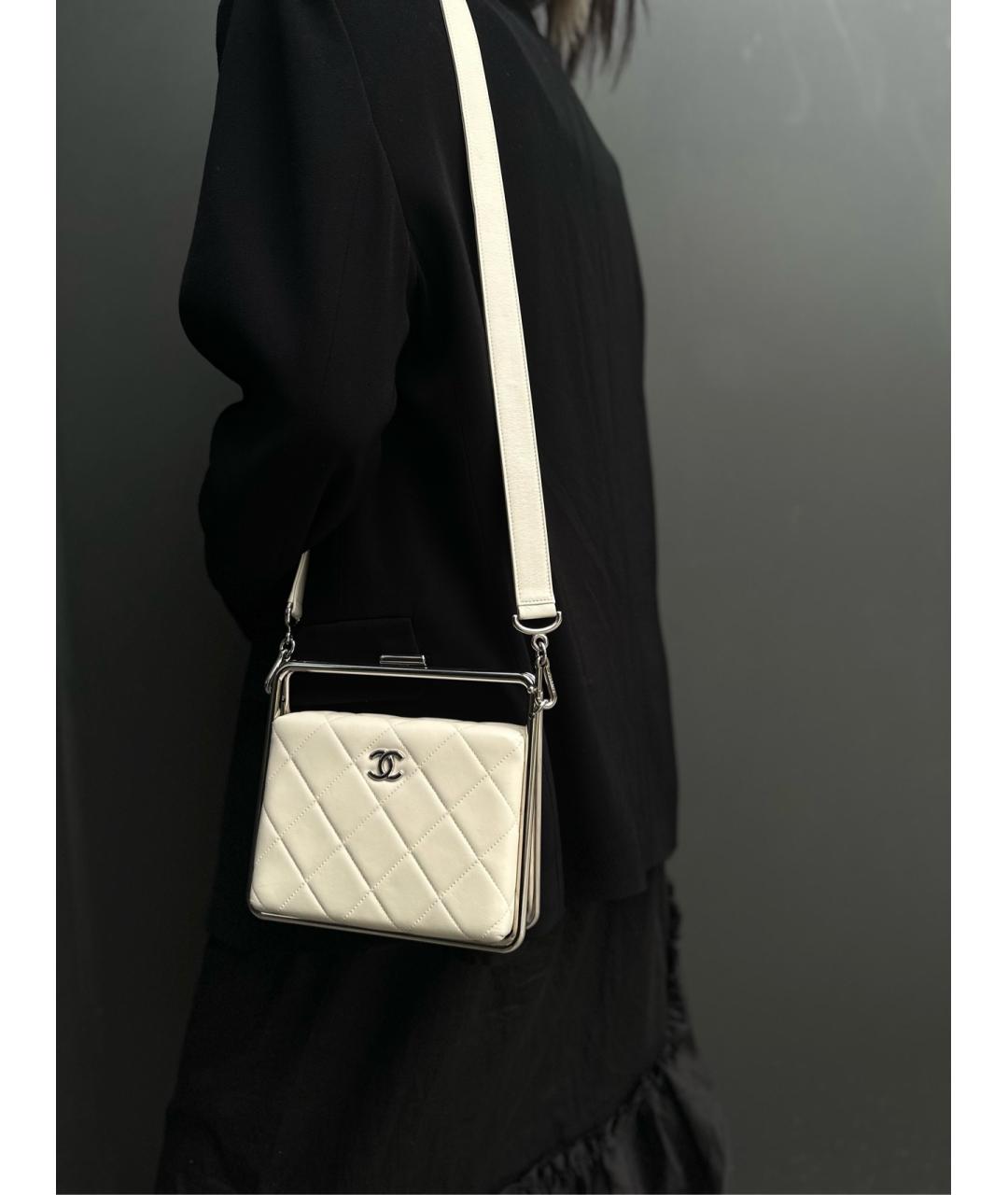 CHANEL Белая кожаная сумка через плечо, фото 4