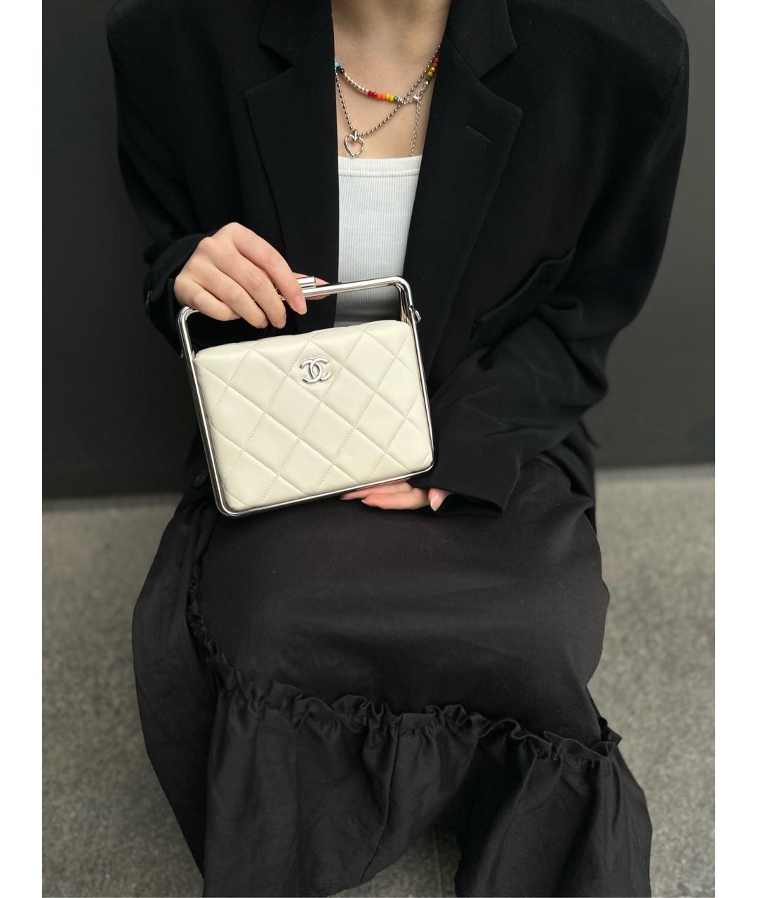 CHANEL Белая кожаная сумка через плечо, фото 2