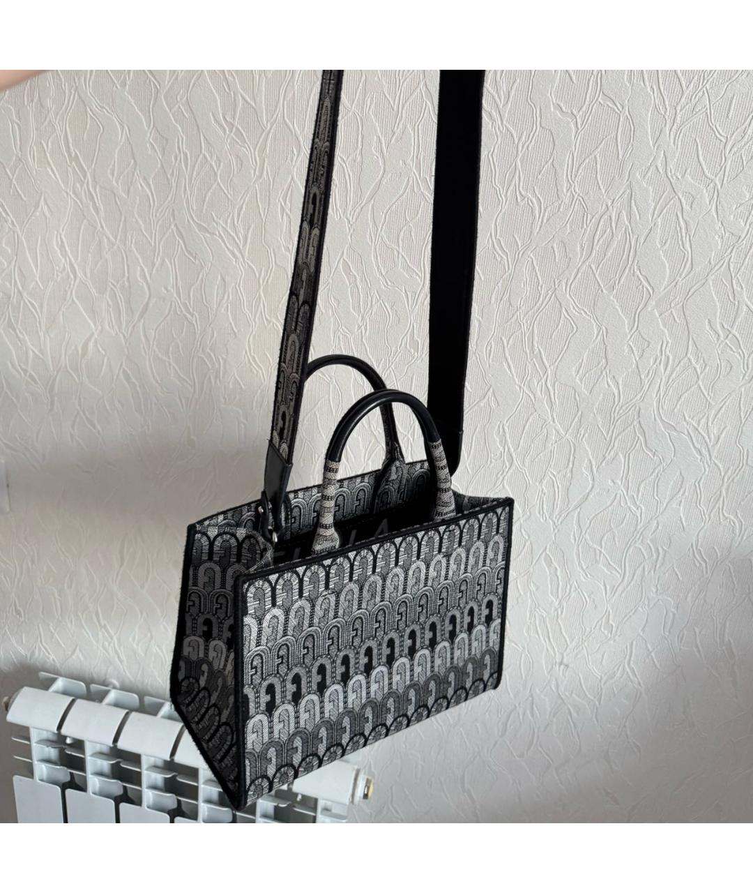 FURLA Серая жаккардовая сумка с короткими ручками, фото 3