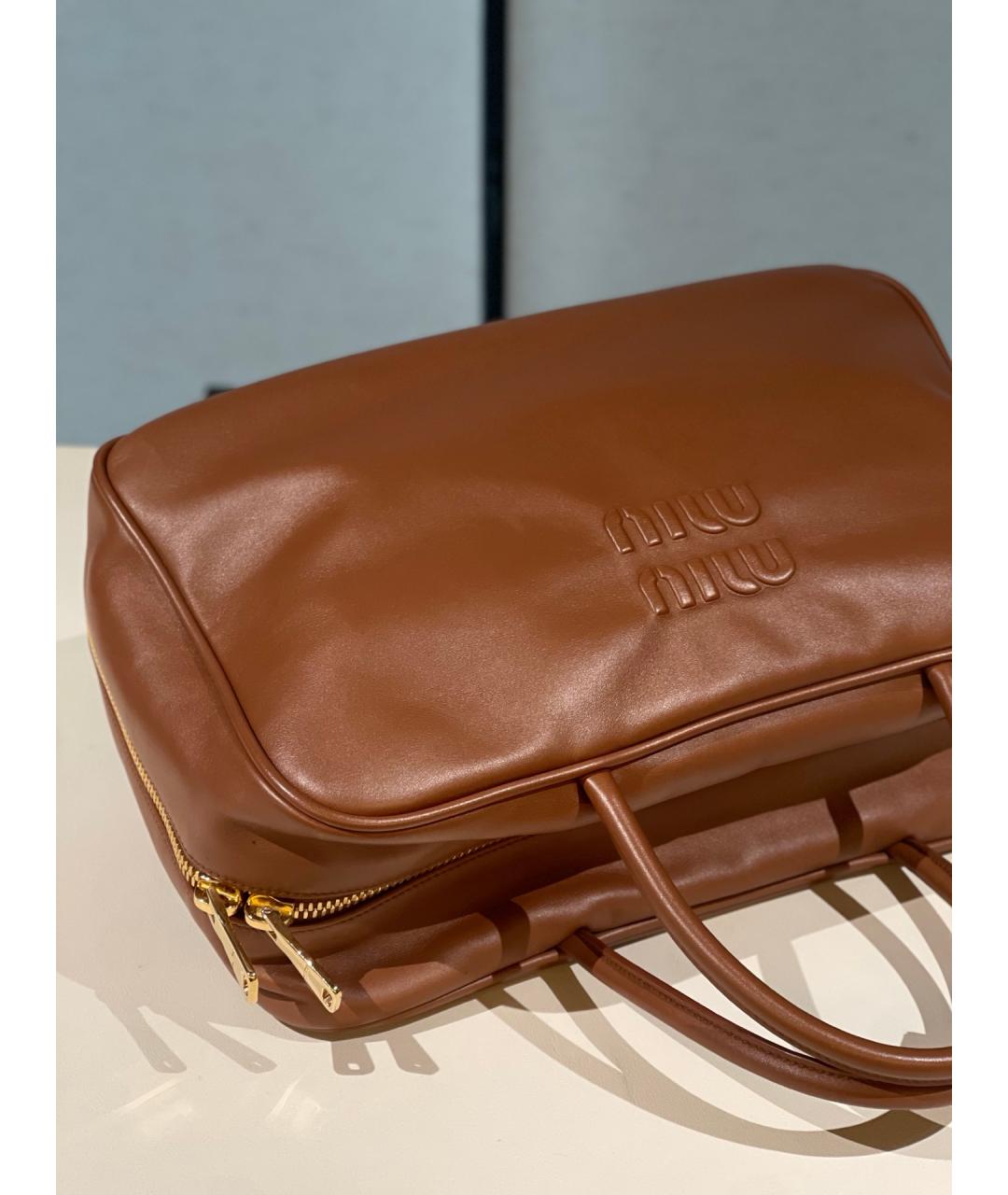 MIU MIU Коричневая кожаная сумка через плечо, фото 6