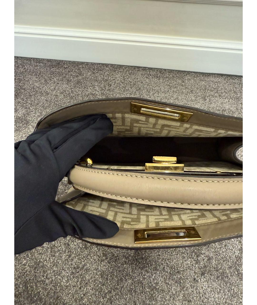 FENDI Бежевая кожаная сумка с короткими ручками, фото 3