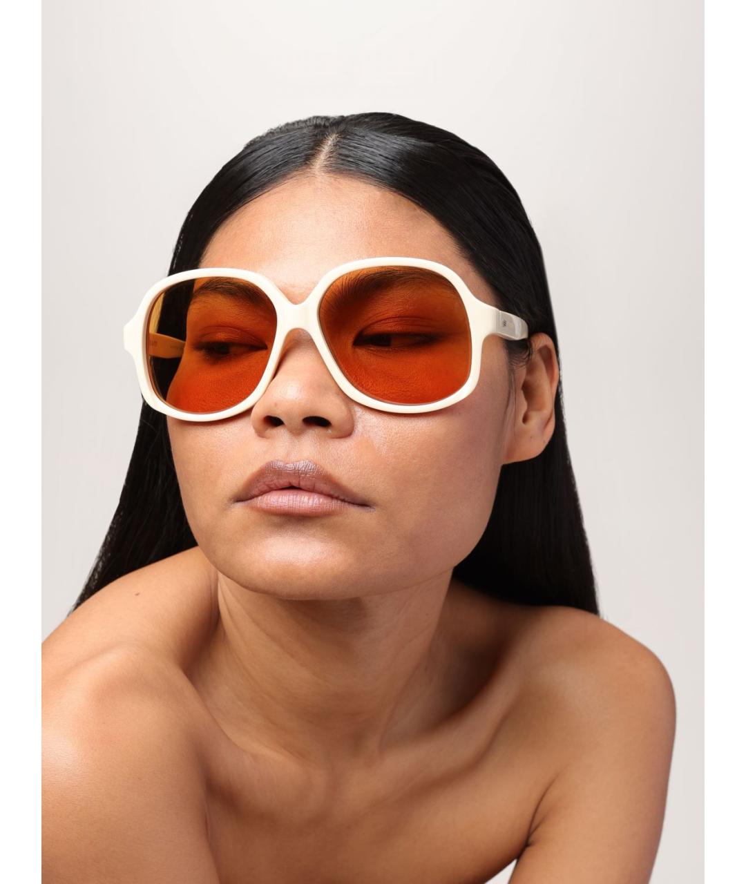 VALENTINO Бежевые пластиковые солнцезащитные очки, фото 2