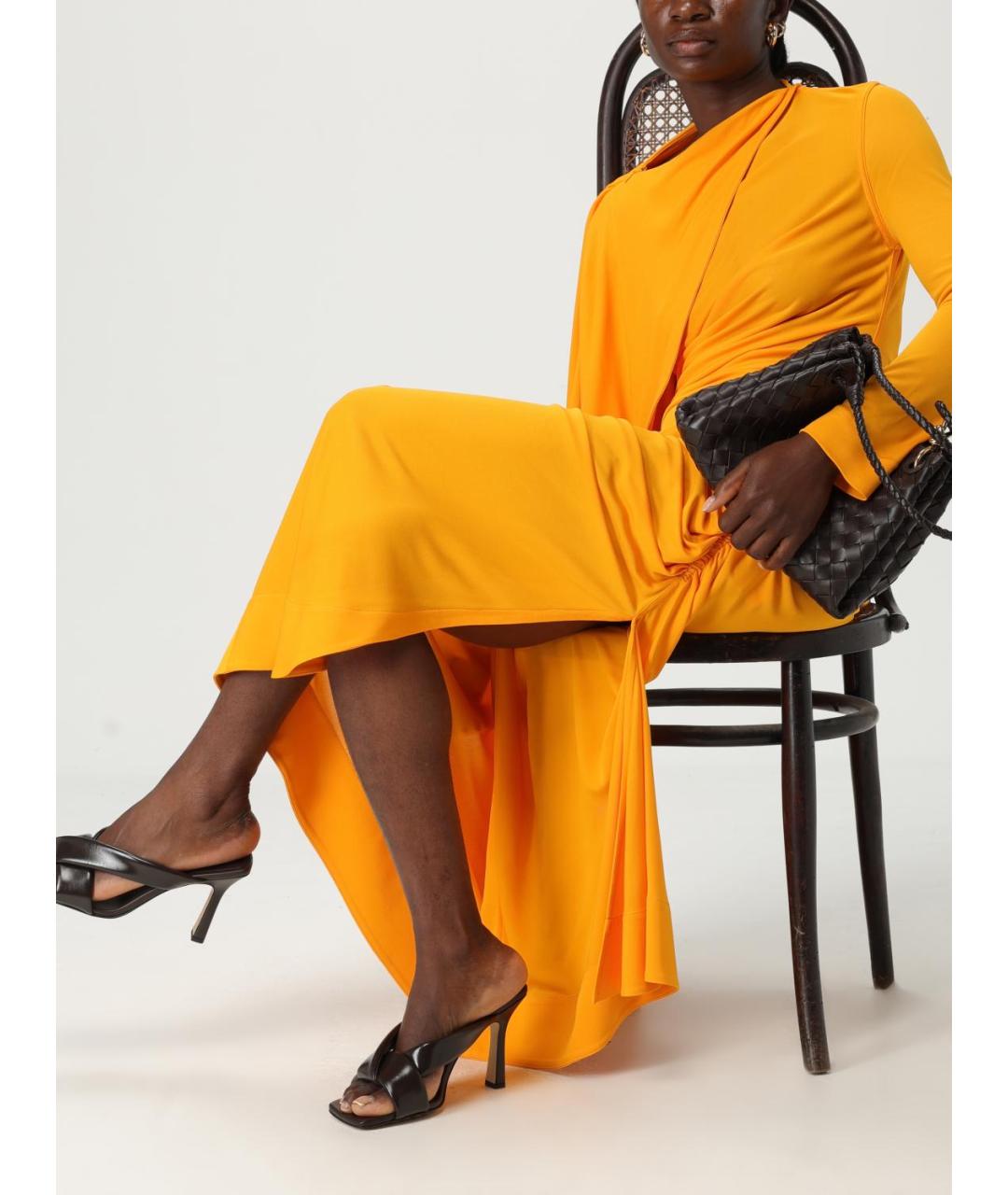 BOTTEGA VENETA Оранжевое вискозное вечернее платье, фото 3