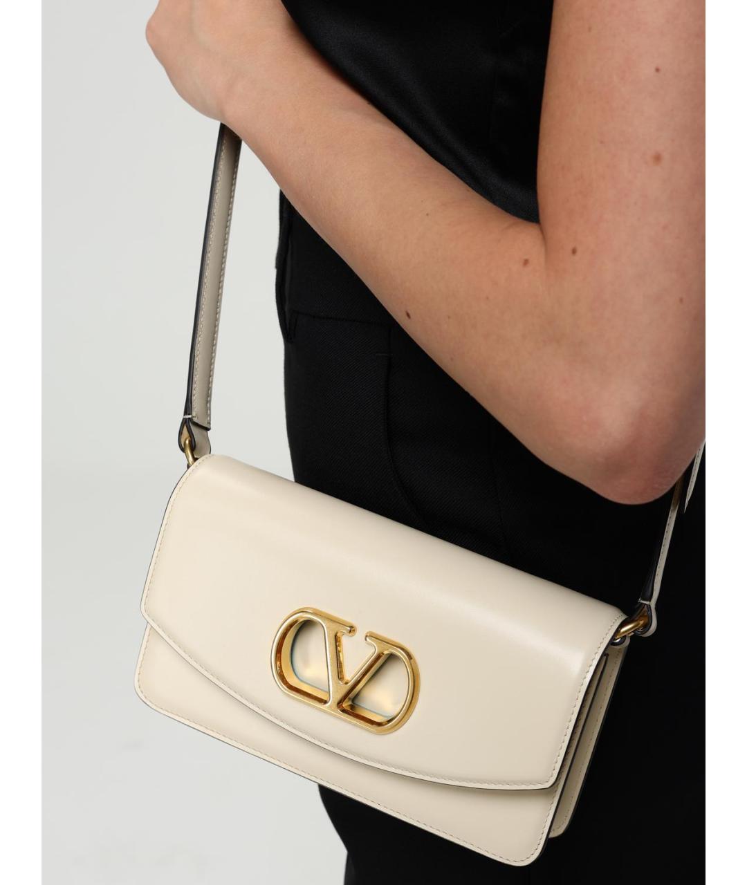 VALENTINO Бежевая кожаная сумка через плечо, фото 2