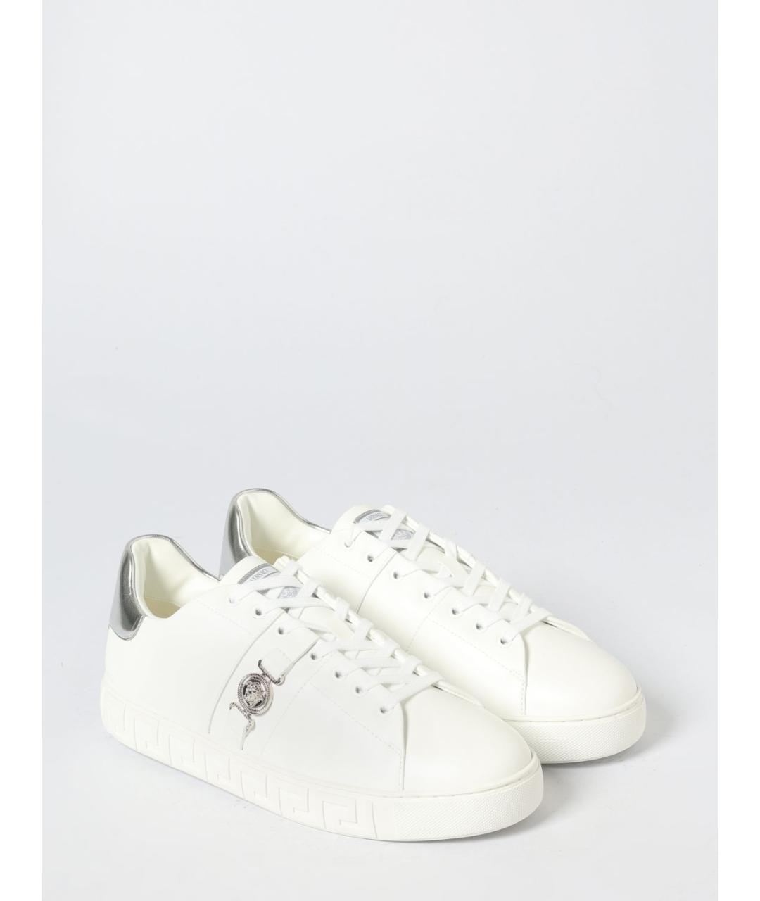 VERSACE Белые низкие кроссовки / кеды из искусственной кожи, фото 2