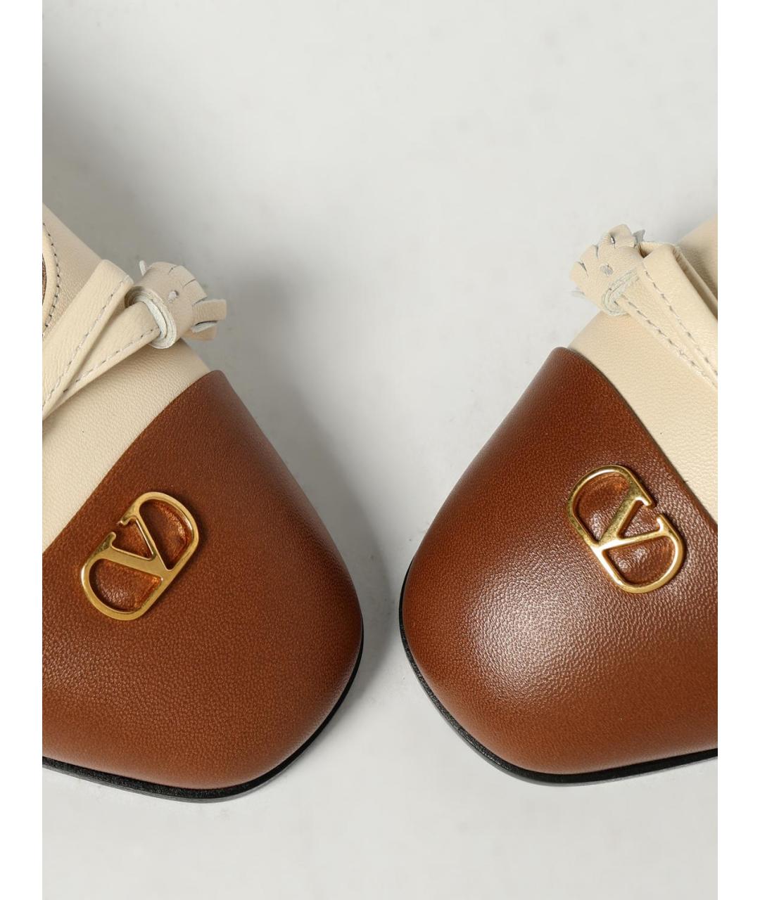 VALENTINO Бежевые кожаные балетки, фото 4