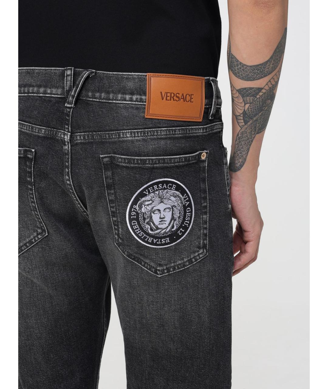 VERSACE Серые хлопко-эластановые прямые джинсы, фото 5