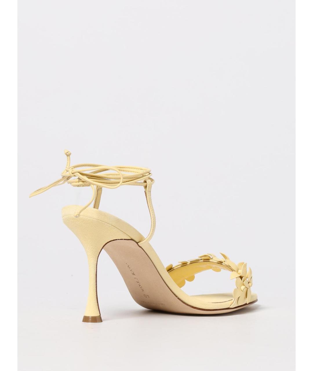 MANOLO BLAHNIK Желтые замшевые босоножки, фото 3