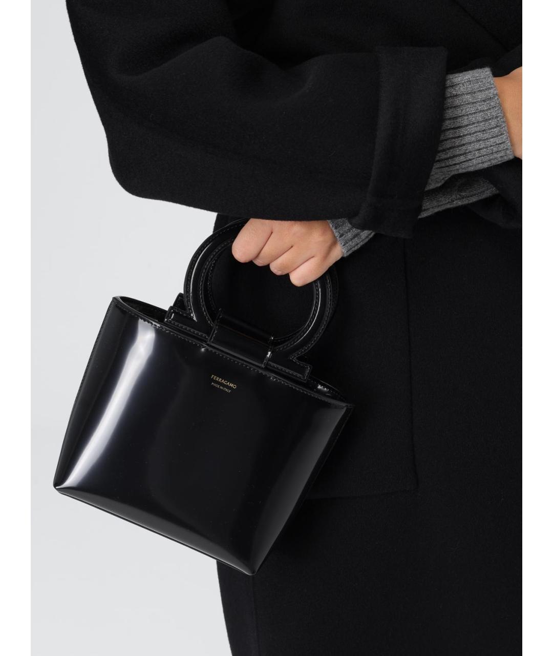 FERRAGAMO Черная кожаная сумка через плечо, фото 2