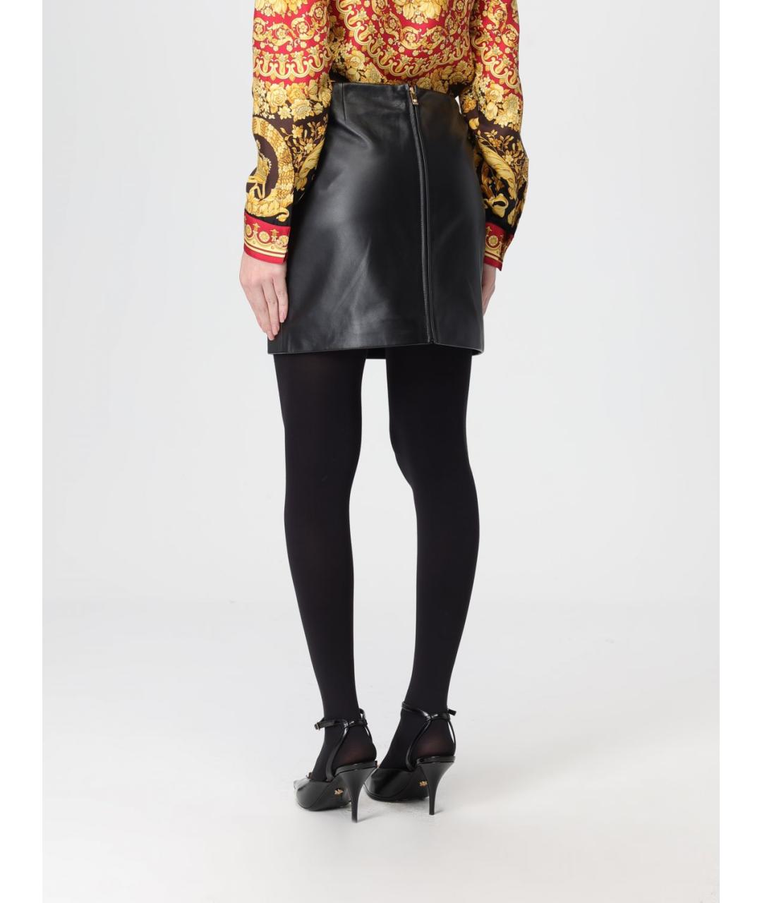 VERSACE Черная кожаная юбка мини, фото 3