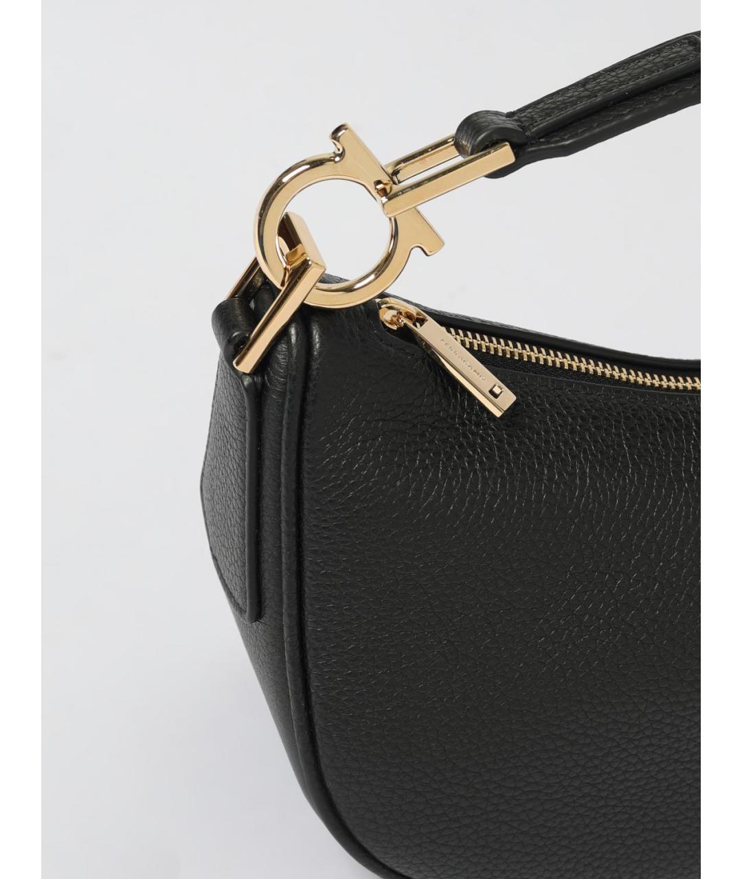 FERRAGAMO Черная кожаная сумка через плечо, фото 3