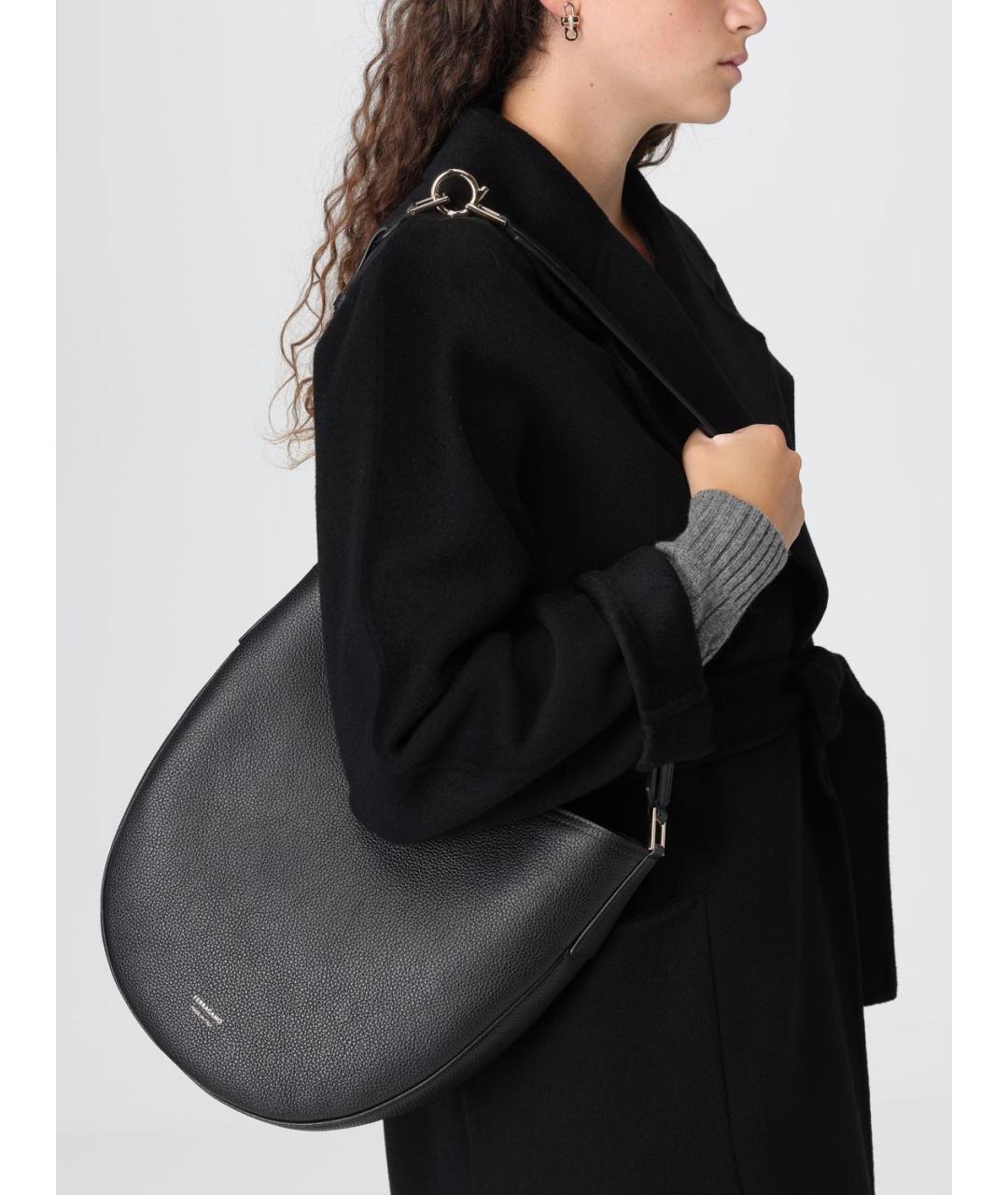 FERRAGAMO Черная кожаная сумка через плечо, фото 2