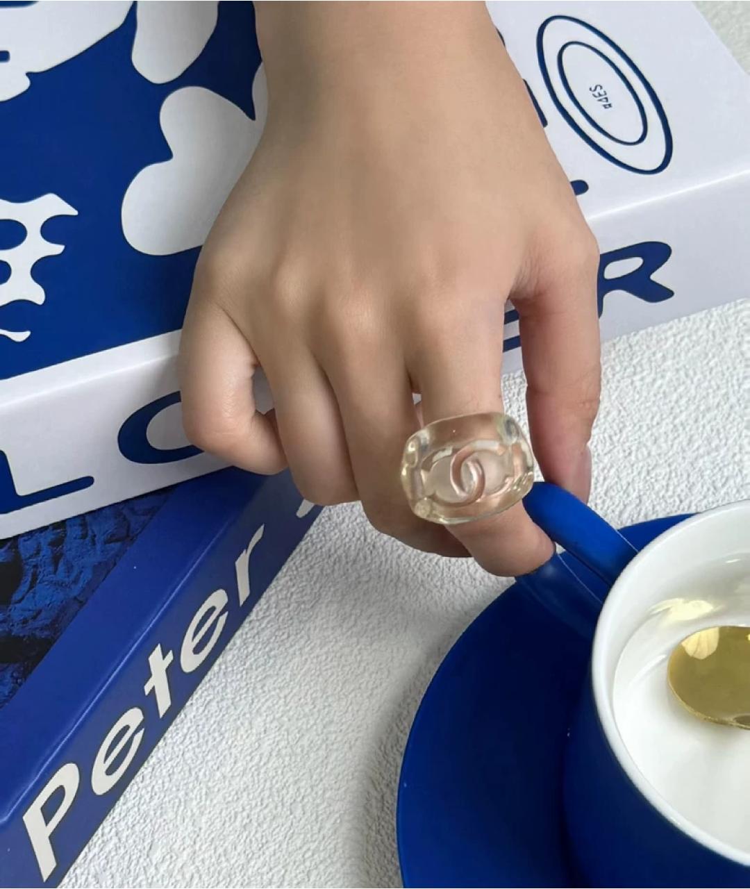 CHANEL Белое пластиковое кольцо, фото 5