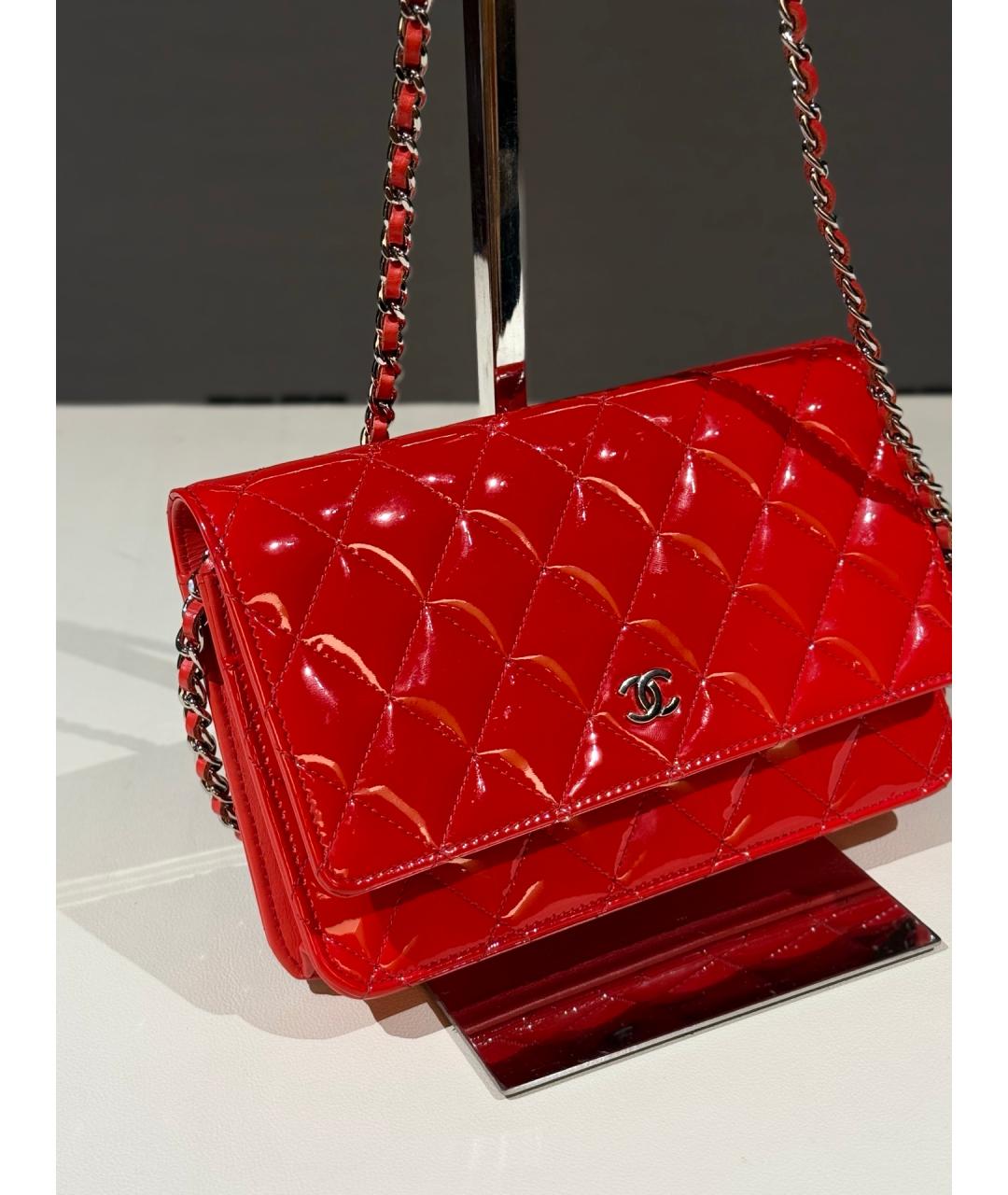 CHANEL Красная сумка через плечо из лакированной кожи, фото 4