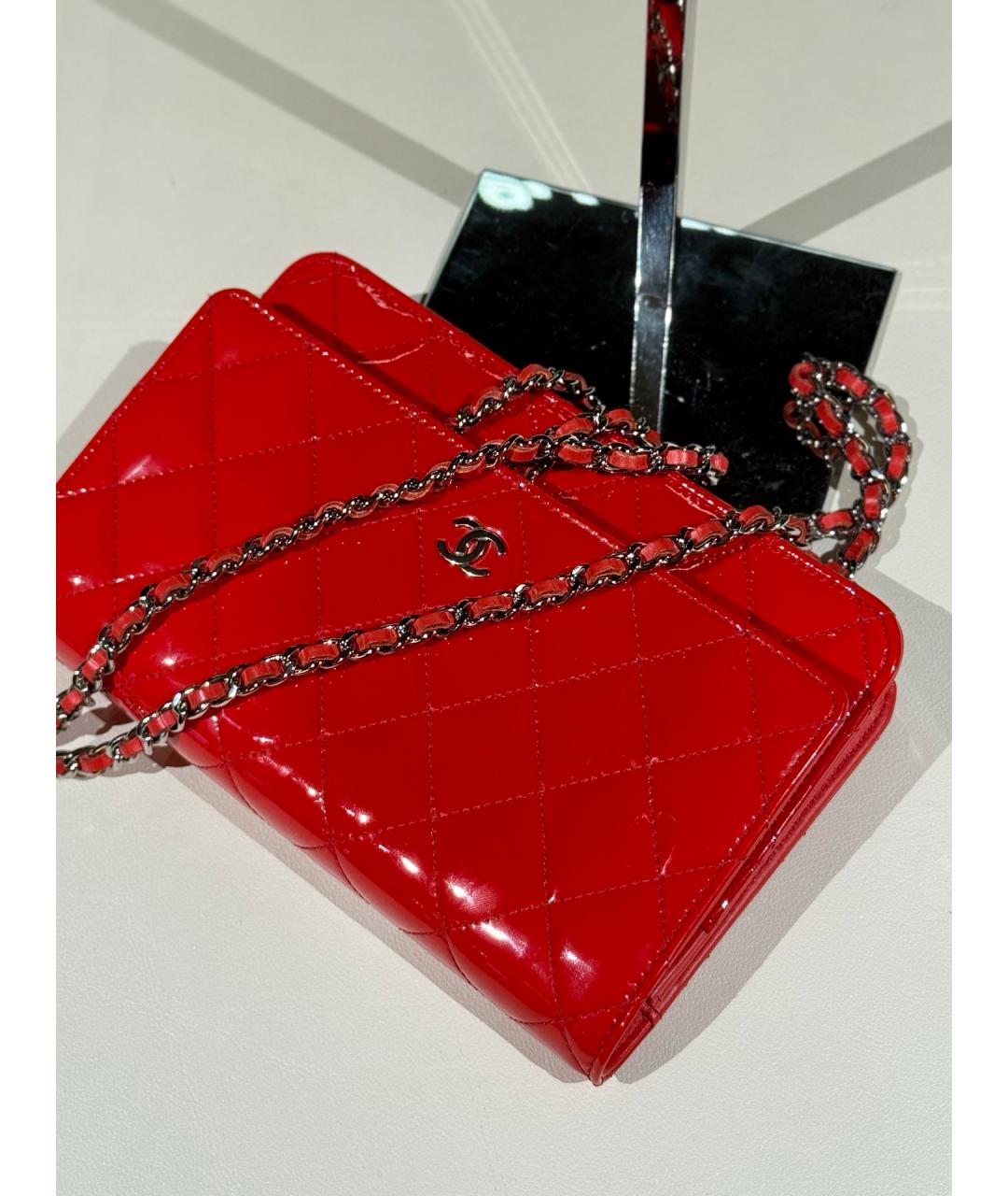 CHANEL Красная сумка через плечо из лакированной кожи, фото 8