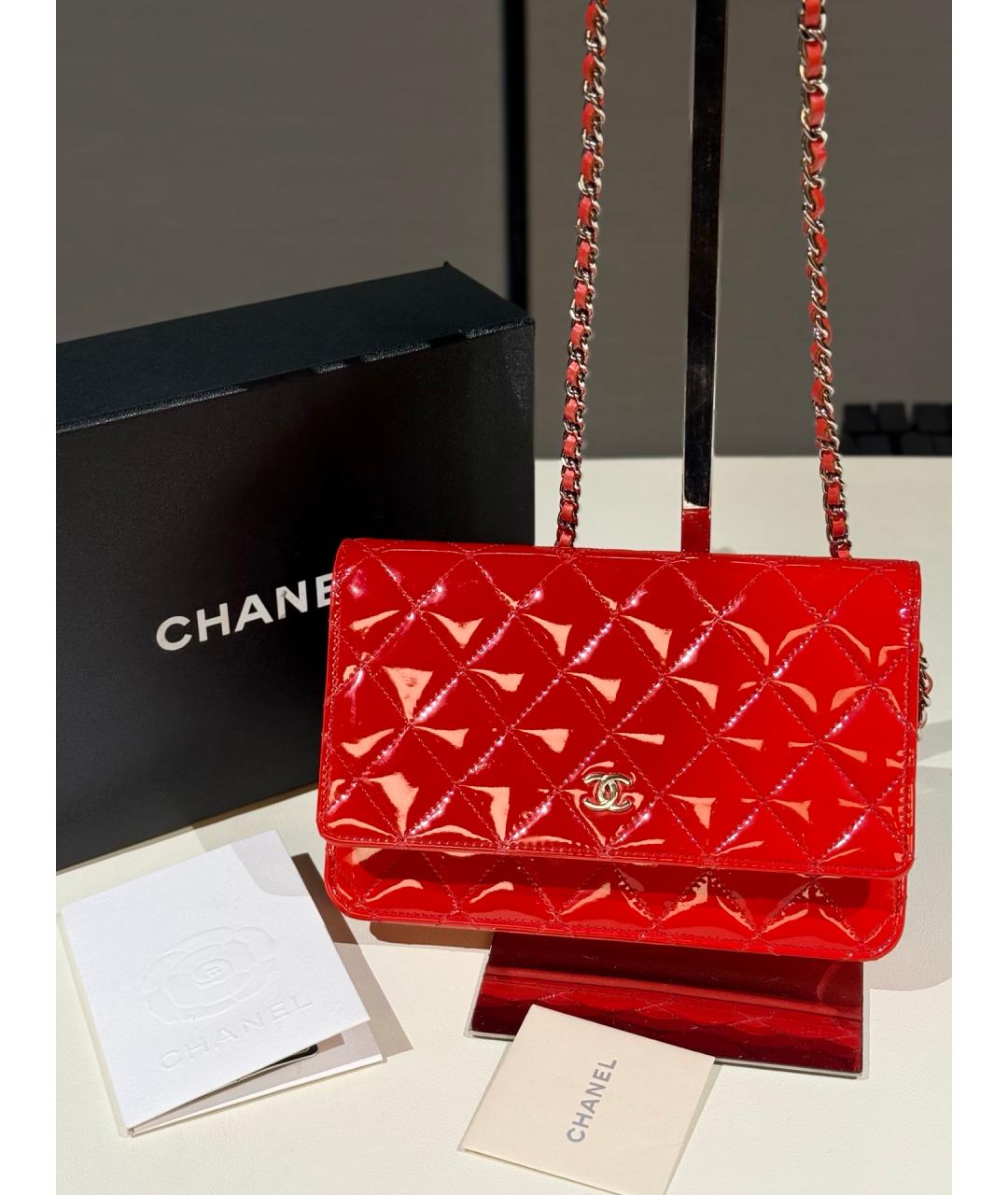 CHANEL Красная сумка через плечо из лакированной кожи, фото 10