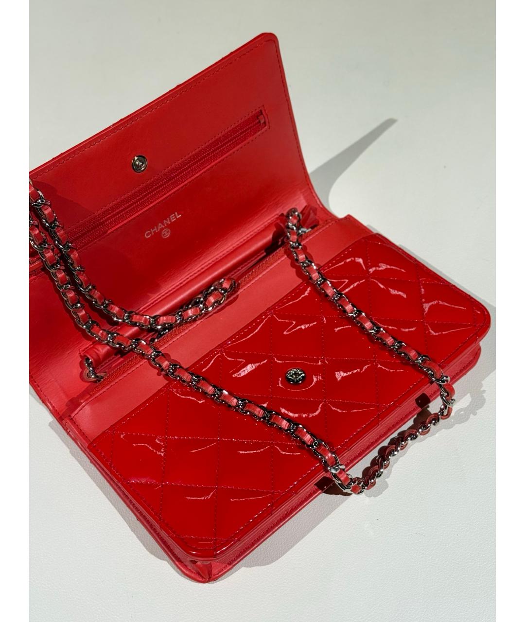 CHANEL Красная сумка через плечо из лакированной кожи, фото 9